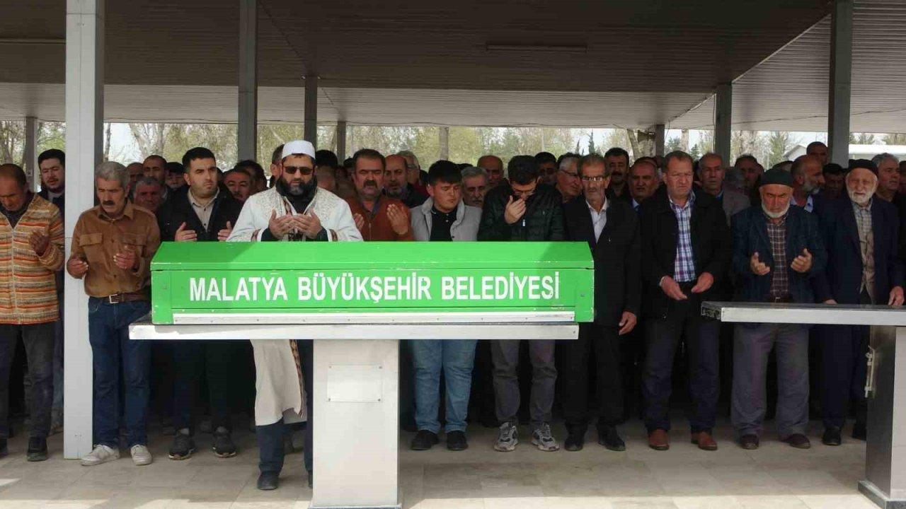 Annesi tarafından boğularak öldürülen öğretmen toprağa verildi