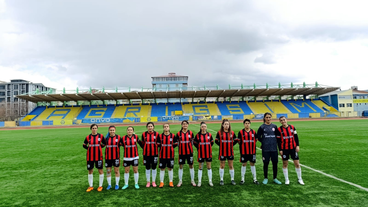 Ağrı Kadın futboluna destek iş insanı Cemal Kaya'dan geldi