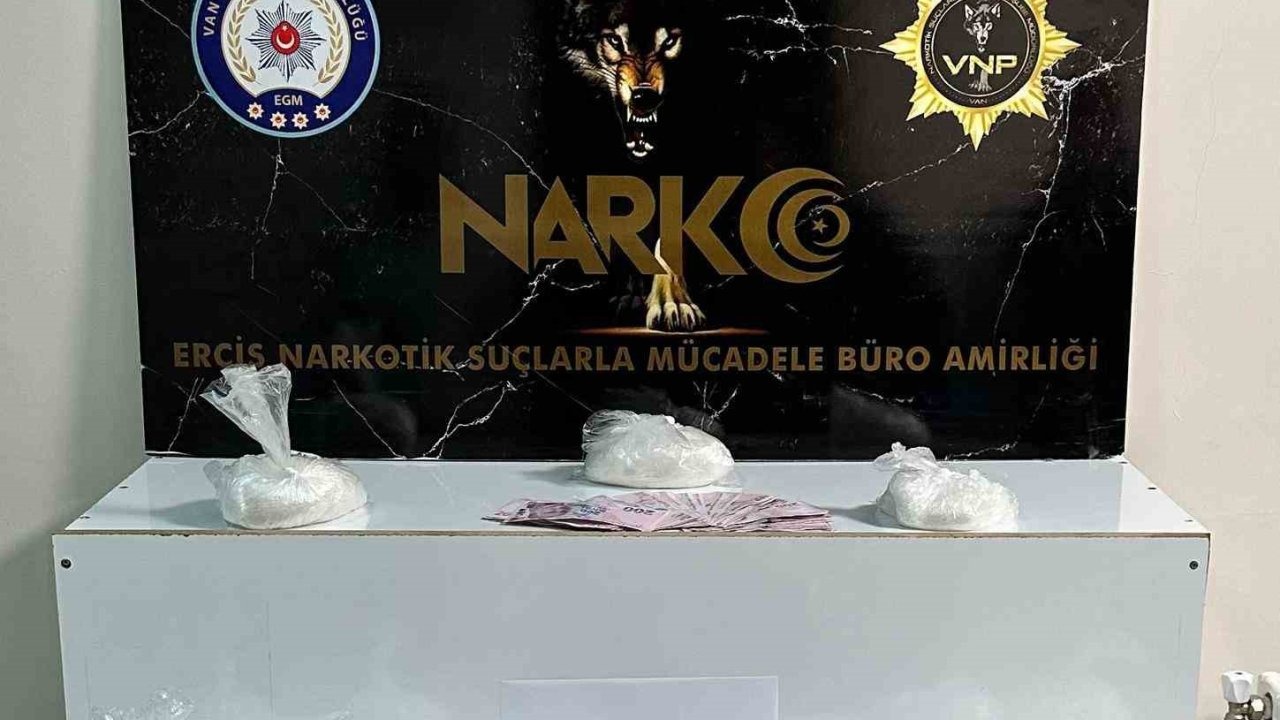 Polis 3 kilo 294 gram uyuşturucu ele geçirdi