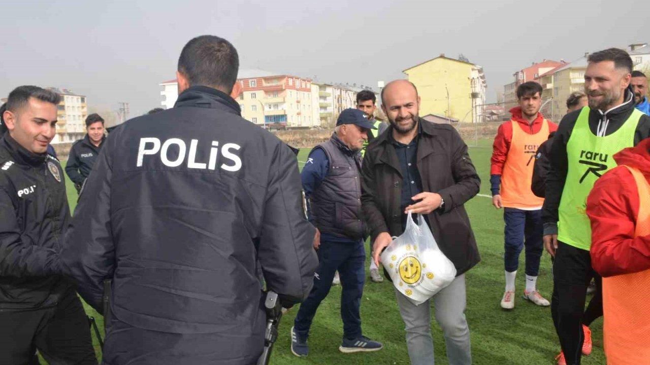 Bulanık’ta ihbara giden polislere pasta sürprizi