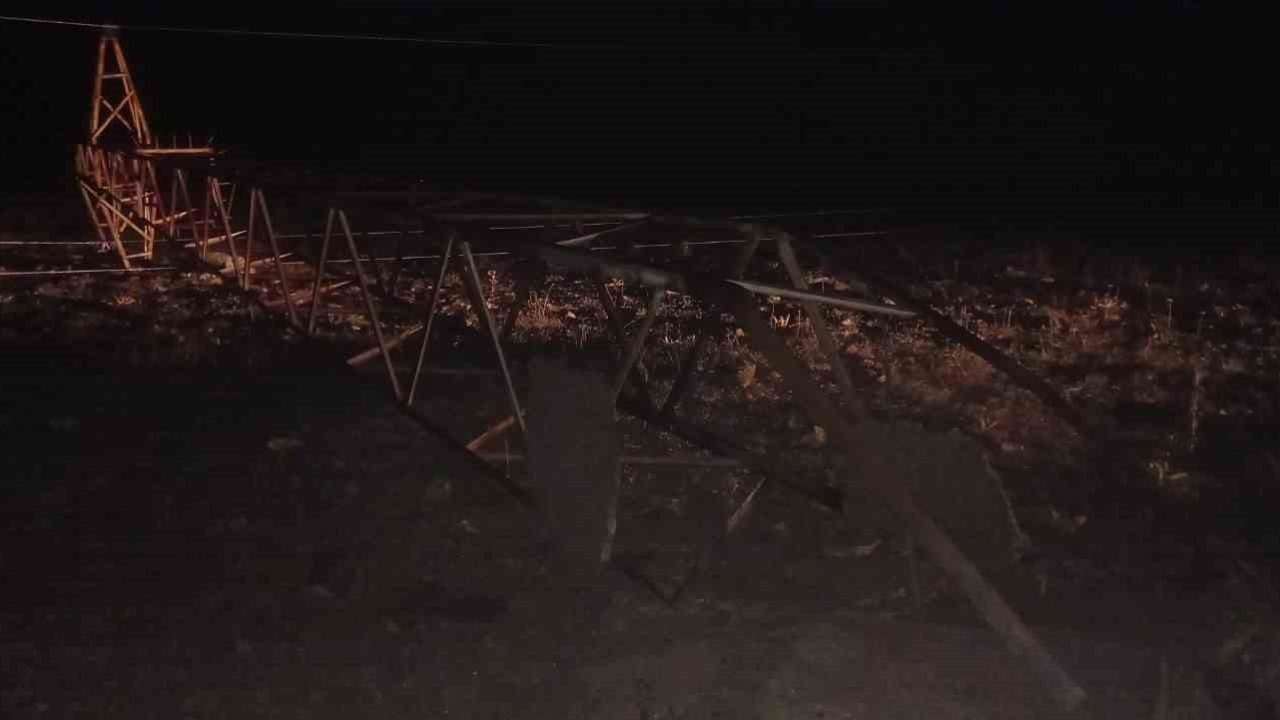Fırtınanın yıkıp geçtiği doğuda Aras Edaş ekipleri teyakkuzda