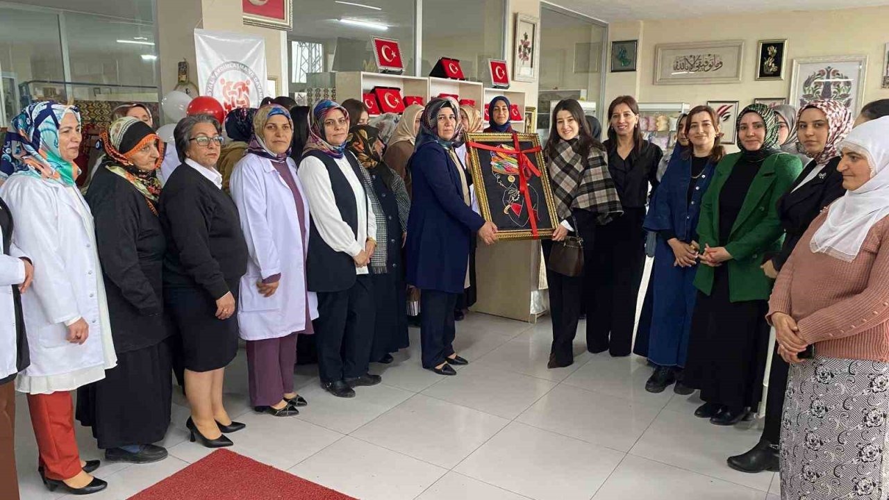 Bulanık Aile Destek Merkezinden el emeği sergisi