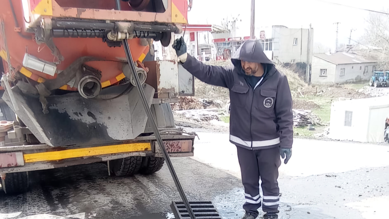 Ağrı Belediyesi’nden Mazgal Temizliği Çalışması