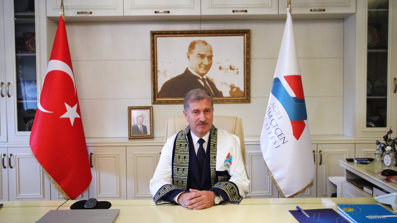 AİÇÜ’de Devir Teslim Töreni Gerçekleştirildi