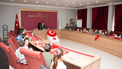 Ercişli Emrah İlkokulu Öğrencilerinden Kaymakam Karaloğlu’na Ziyaret