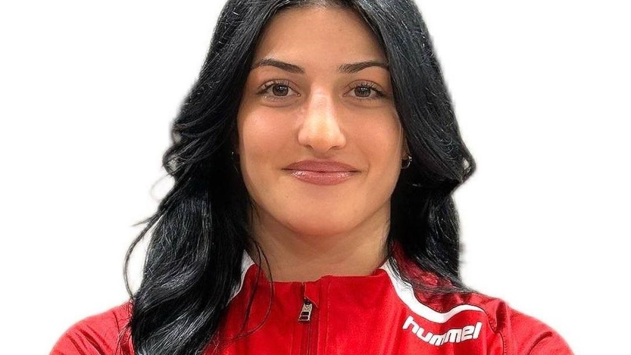 Erzincanlı Elvira Kamaloğlu gümüş madalya kazandı