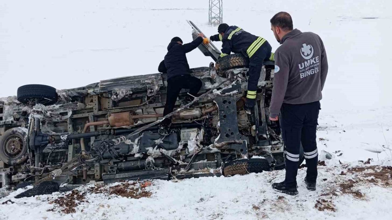 Bingöl’de hasta taşıyan ambulans kaza yaptı: 5 yaralı