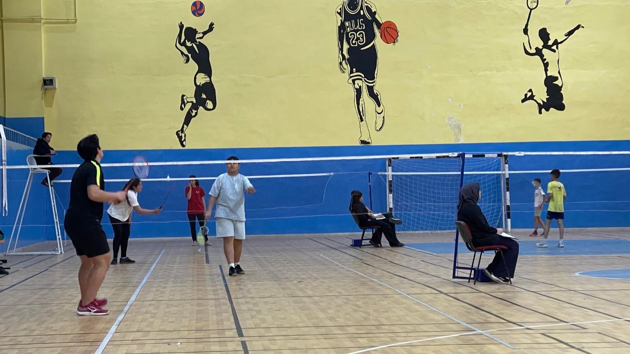Ağrı’nın Kurtuluşunun 107. Yılında Badminton Turnuvası Düzenlendi