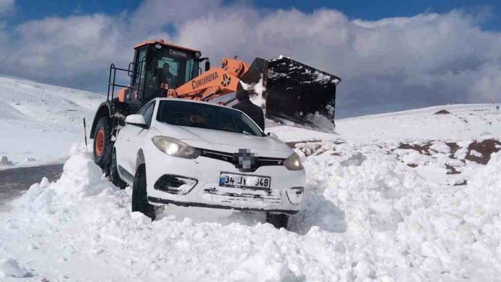 Muş’ta olumsuz hava kuşulları nedeniyle 60 kişi mahsur kaldı