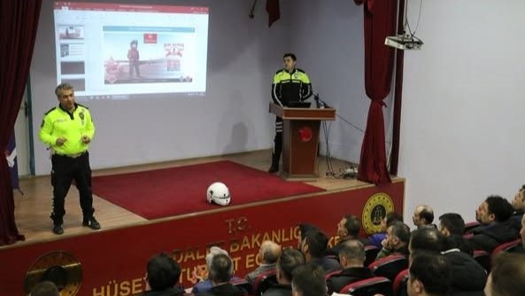 Erzurum Emniyet Müdürlüğü ekipleri Ceza İnfaz Koruma personeline seminer verdi