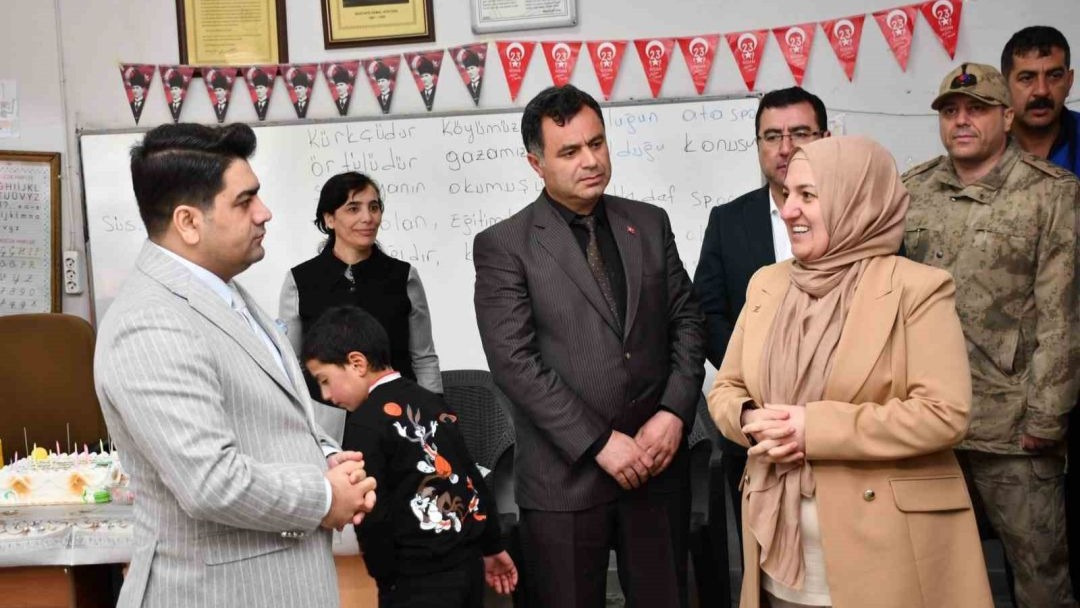 Erzurumlu hayırsever iş insanı Hacı Ömer Ertek’ten eğitime destek