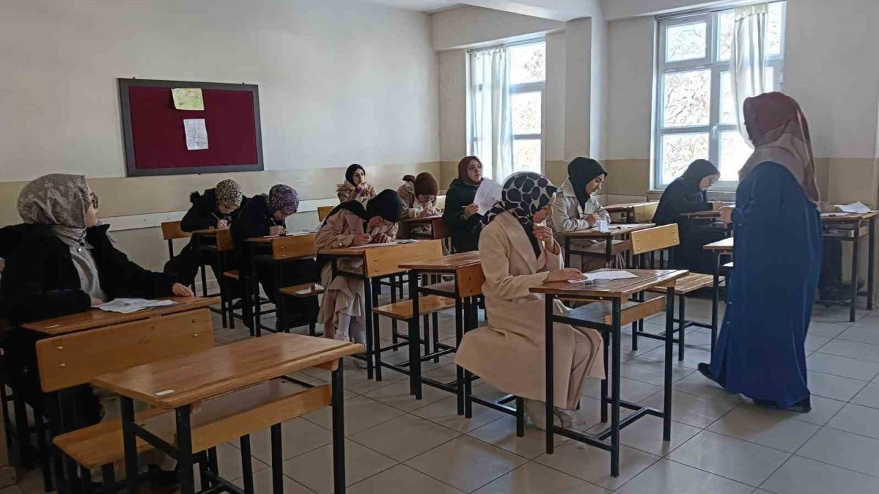 Erzincan’da umre ödüllü bilgi yarışması düzenlendi