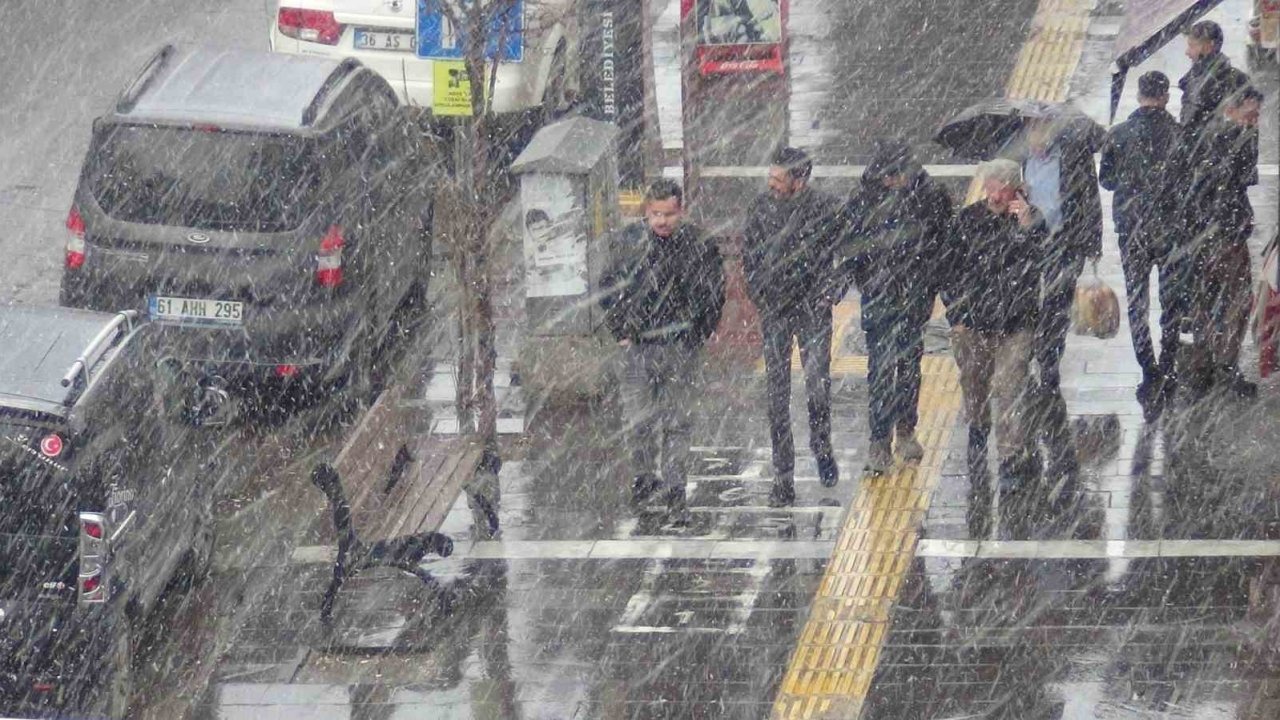 Kars'ta yoğun kar yağışı