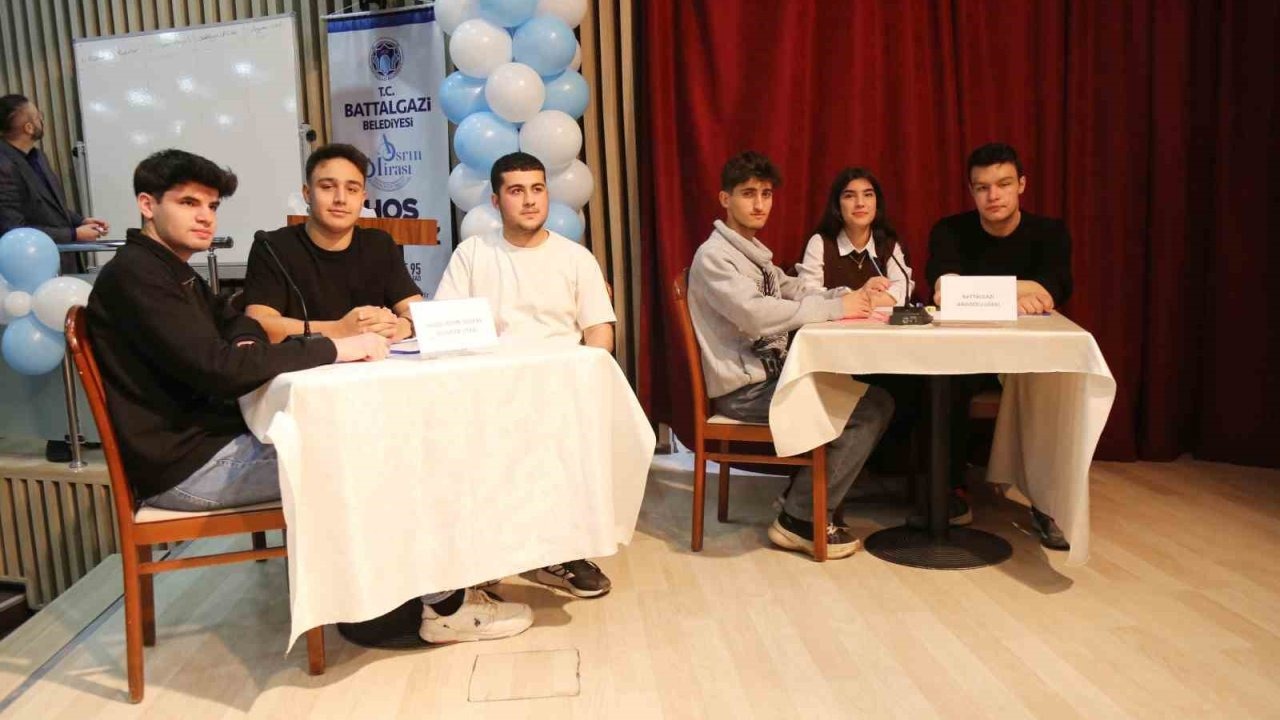 Malatya’da ‘Şampiyon kim?’ bilgi yarışmasında ilk turlar başladı