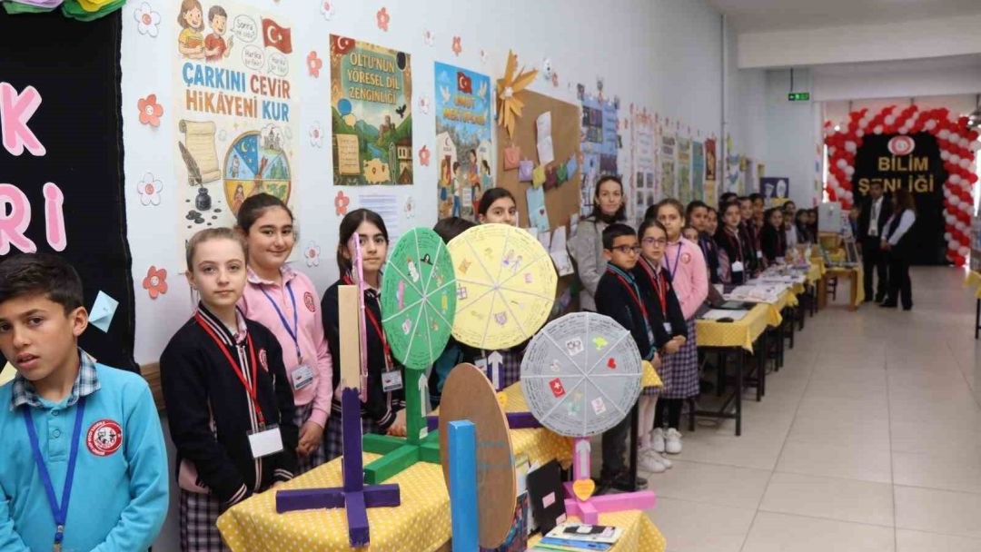 Erzurum Oltu ilçesinde ilkokulda renkli bilim şenliği