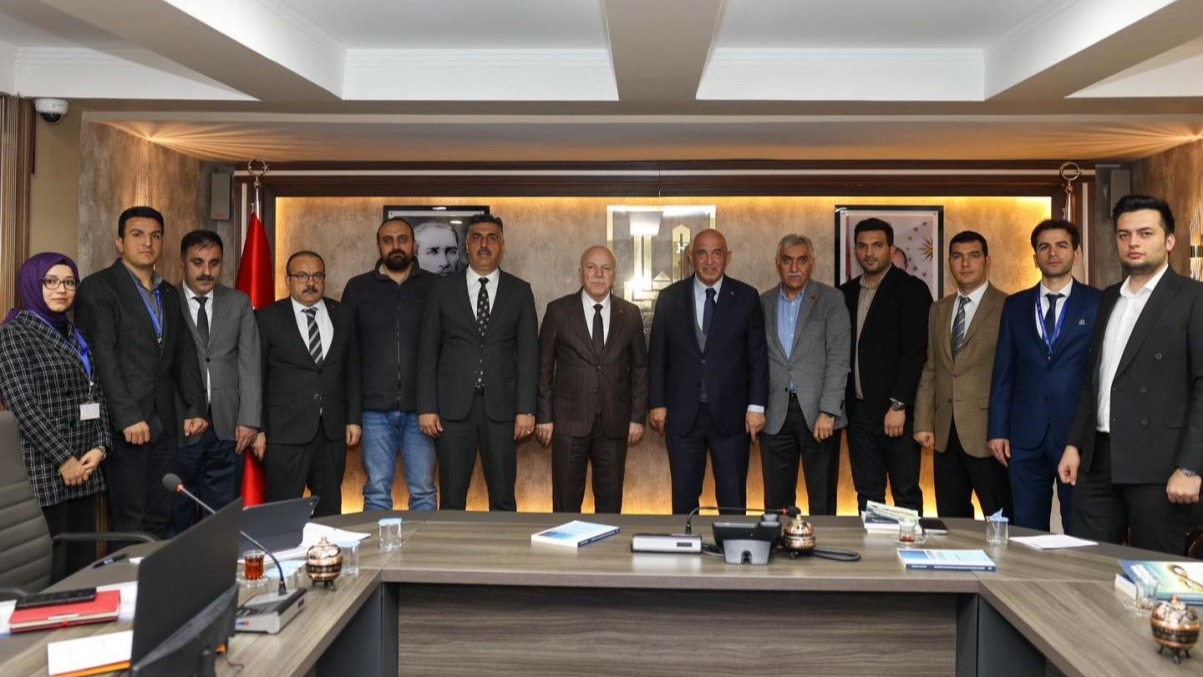 Erzurum Büyükşehir Belediye Başkanı Mehmet Sekmen "Kent içi trafiği daha akıcı hale gelecek"