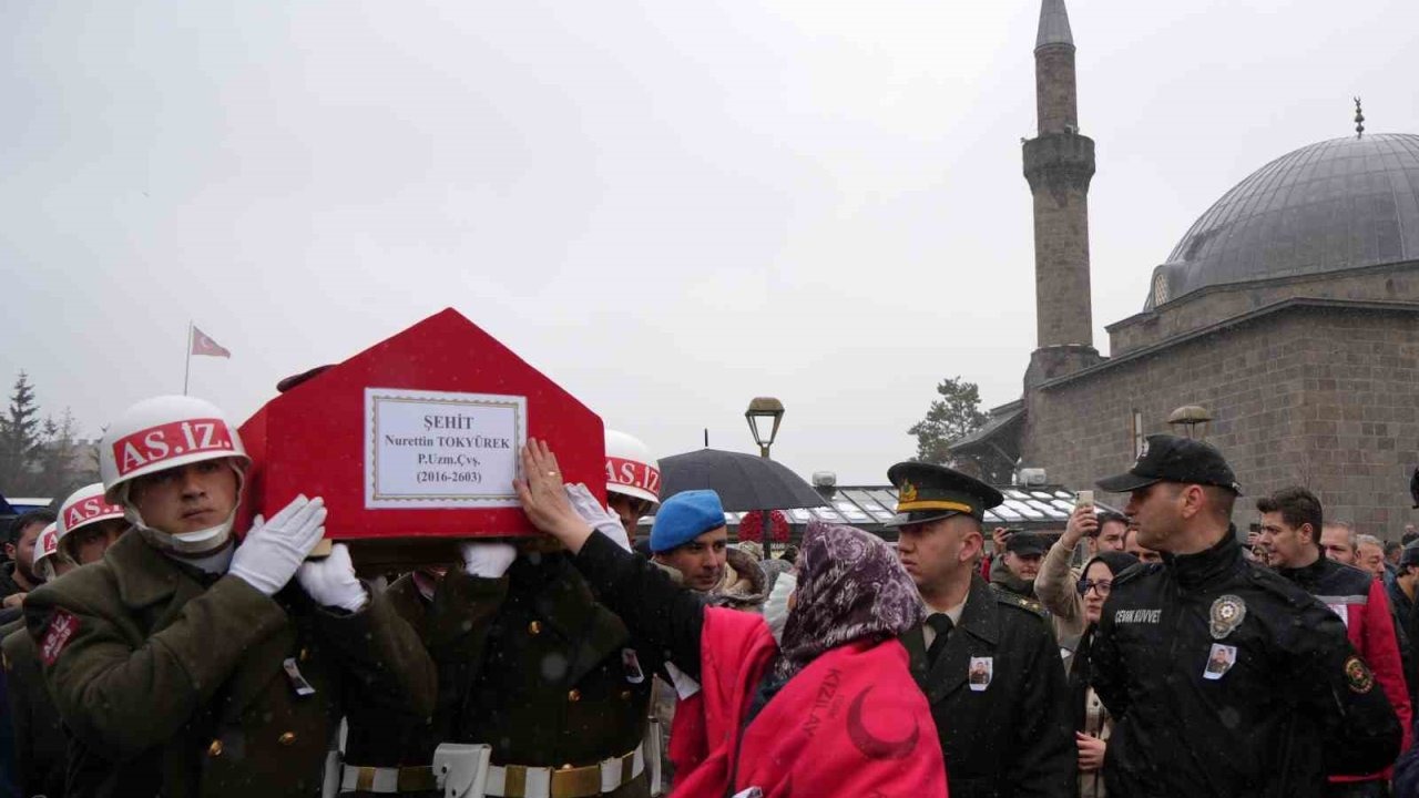 Erzurum şehidini uğurladı