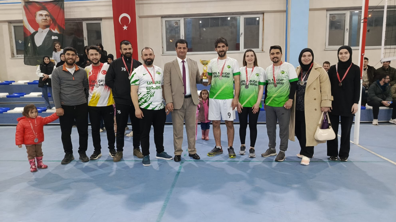 Taşlıçay’da Kurumlar Arası Voleybol Turnuvası Tamamlandı