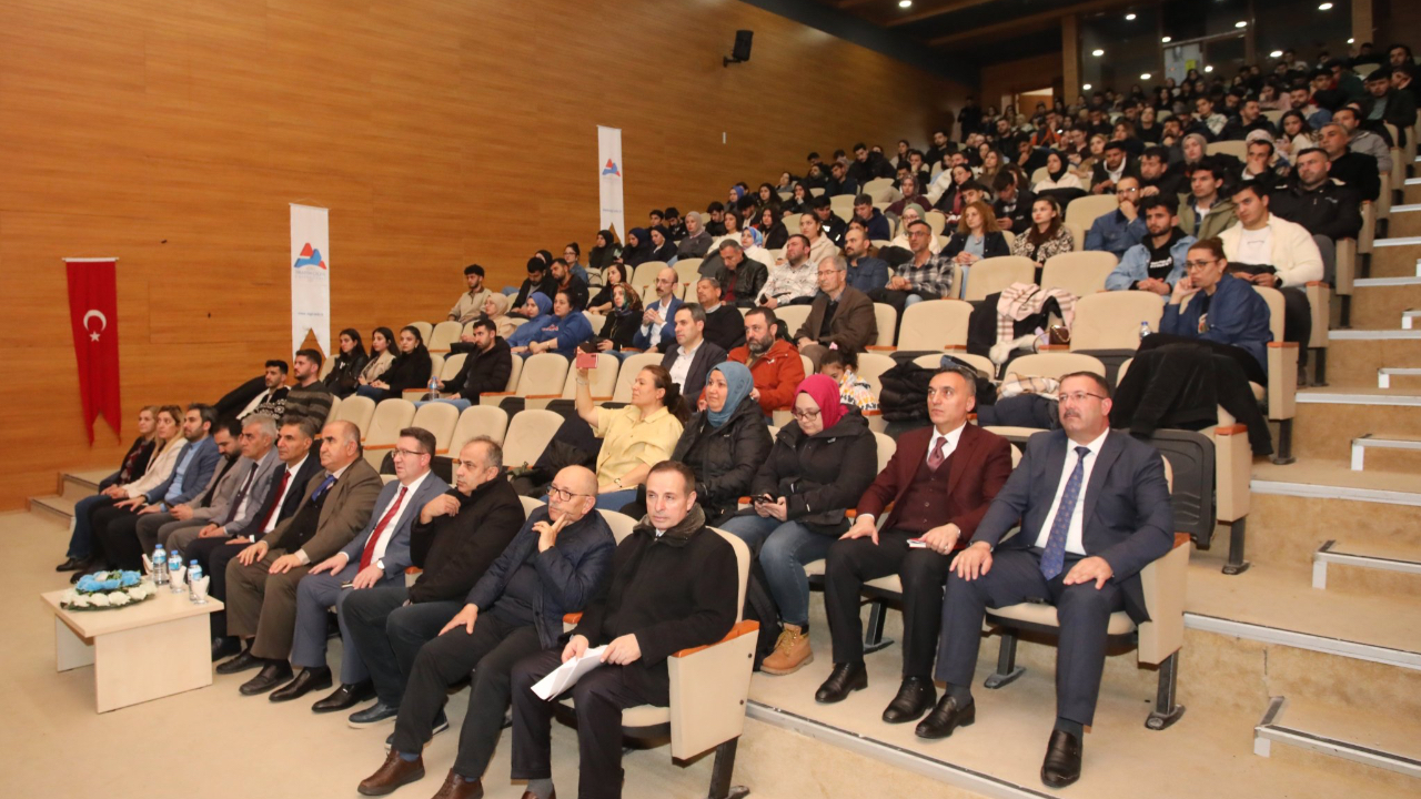 AİÇÜ’de “Yeşil Kimya ve Nanoteknoloji” Konferansı Düzenlendi