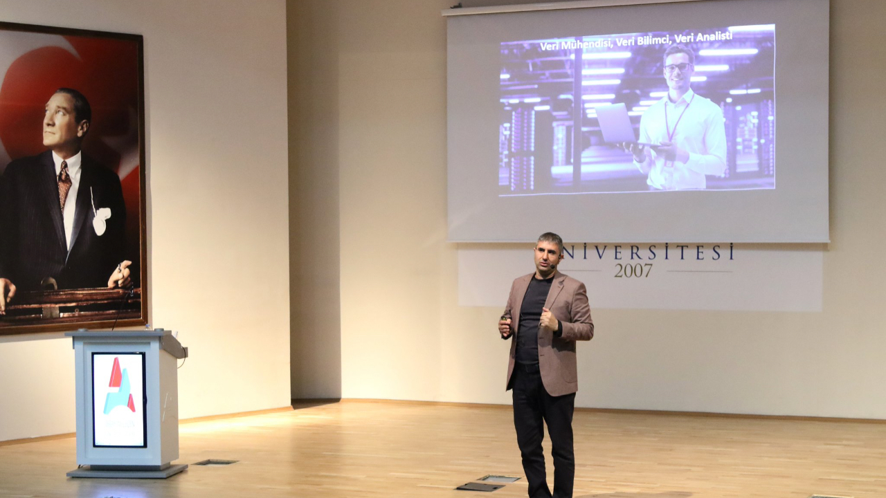AİÇÜ’de Yapay Zekâ ve Geleceğin Meslekleri Masaya Yatırıldı