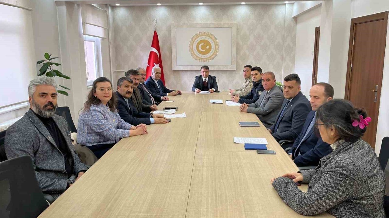 Eleşkirt’te sokak hayvanlarını koruma kurulu toplantısı yapıldı