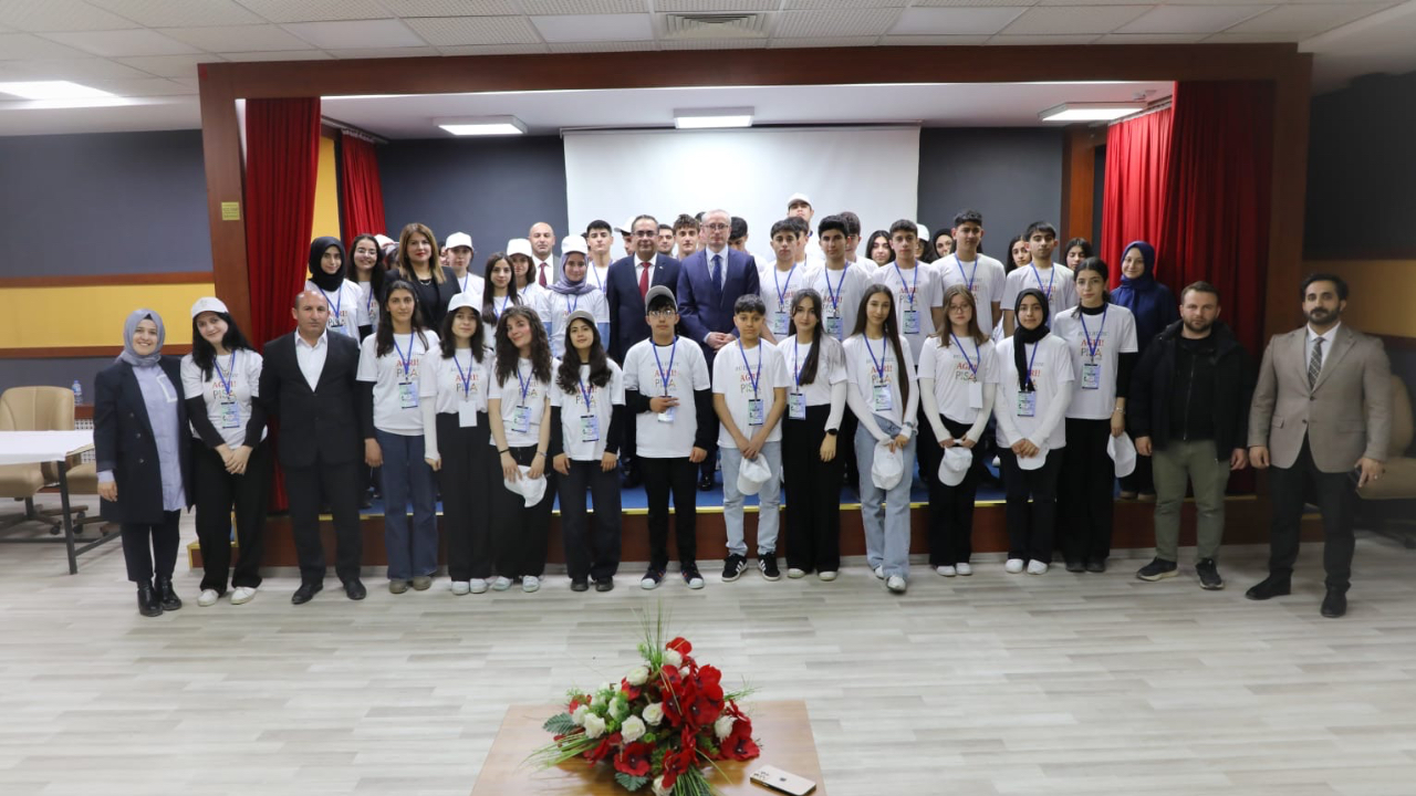 Ağrı İl Müdürü Kökrek, PISA öğrencilerine başarılar diledi