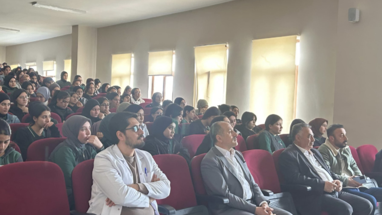 Ağrı’da Turizm Haftası Etkinlikleri Kapsamında Konferans Düzenlendi