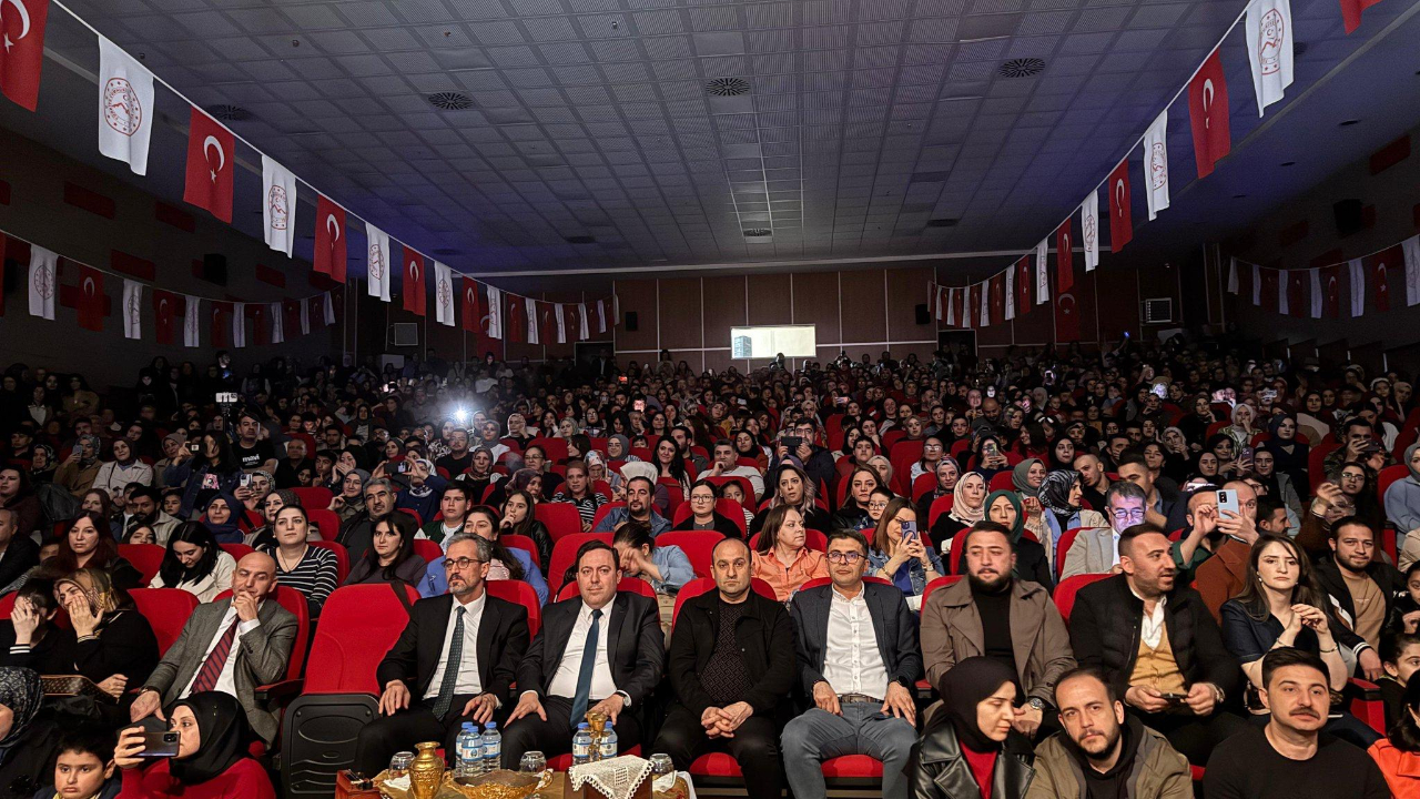 Ağrı’da 90’lar Rüzgârı Esti