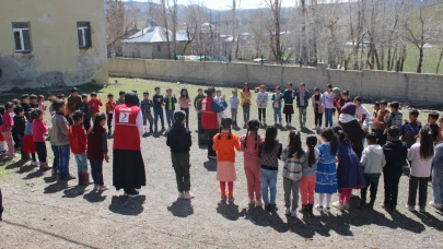 Kızılay Ağrı Şubesi’nden Köy Okuluna Anlamlı Ziyaret