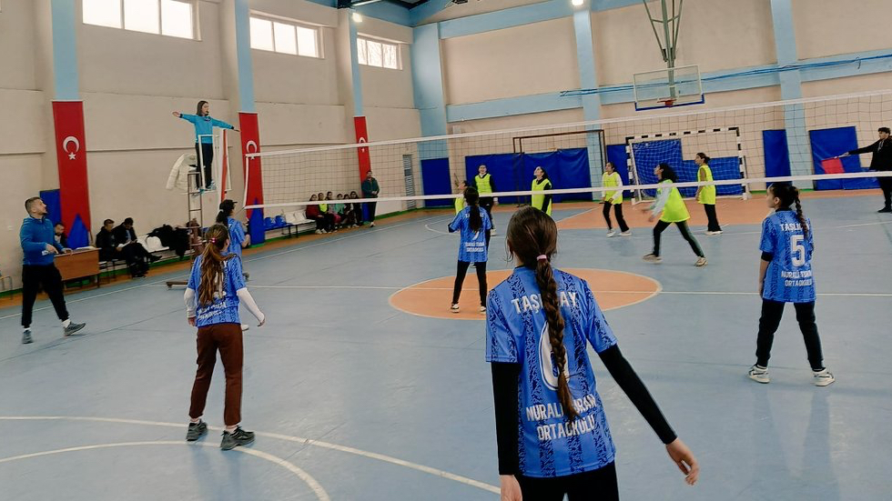 Ağrı’da 23 Nisan Etkinlikleri Kapsamında Düzenlenen Voleybol Turnuvası Sona Erdi