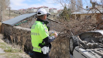 Van Erciş’te Feci Kaza: Otomobil 20 Metre Şarampolden Uçtu