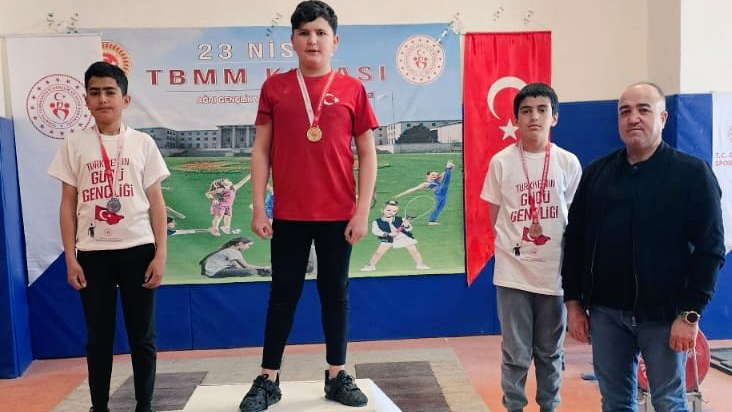 Ağrı'da Halter Turnuvasında madalyalar sahiplerini buldu