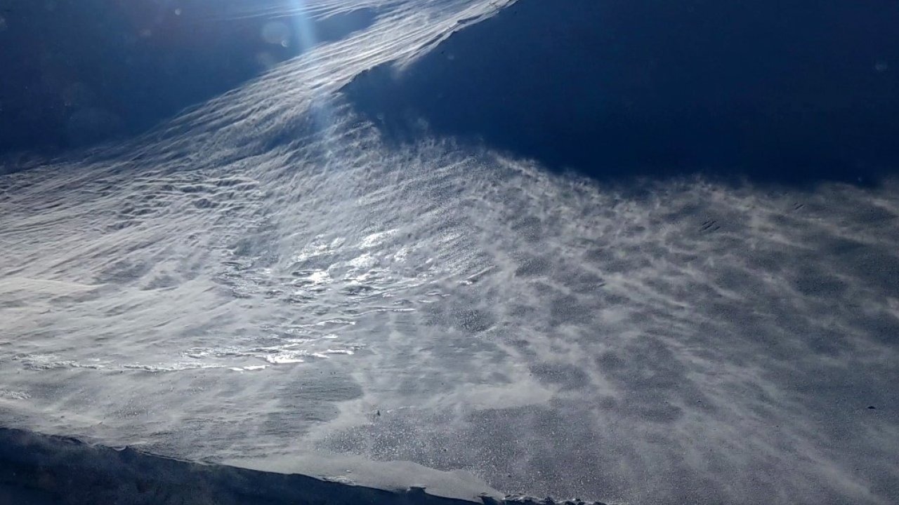 Van’da kar fırtınası şelale oluşturdu