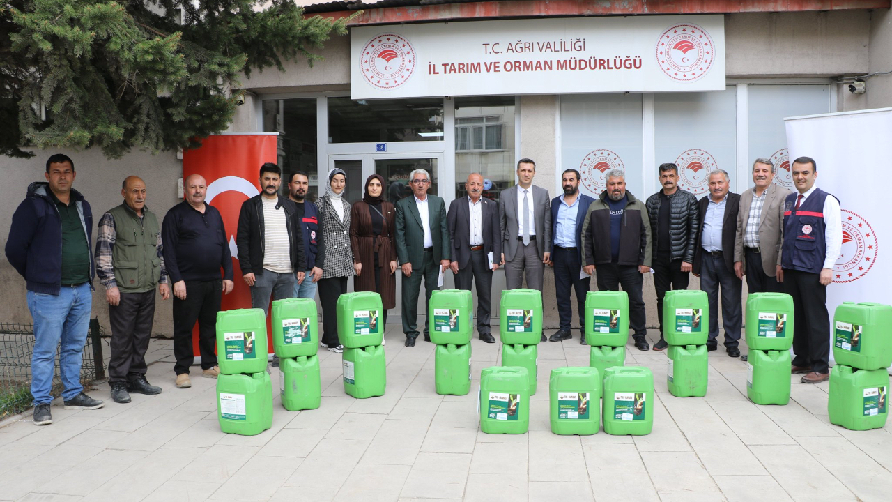 Ağrı’da Çiftçilere Hümik Asit Dağıtıldı