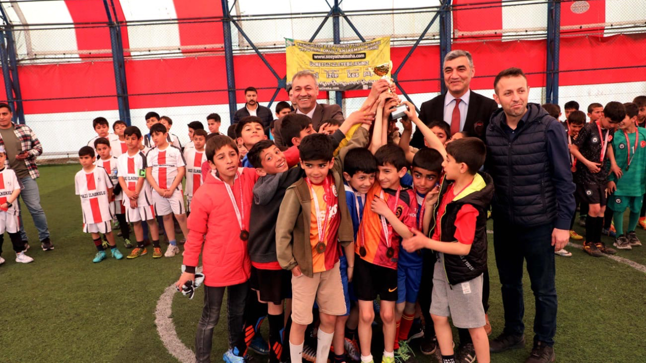 Ağrı’da 23 Nisan Futbol Turnuvası’nın şampiyonu belli oldu