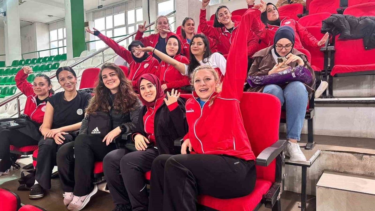 Yurtlig’de gümüş kupa Erzurum’un