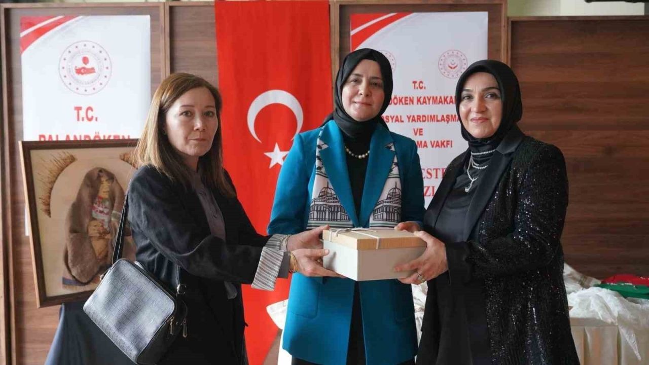Erzurum'da düzenlenen "Palandöken’in eteğinde Türk motifleri defilesi" büyük beğeni topladı