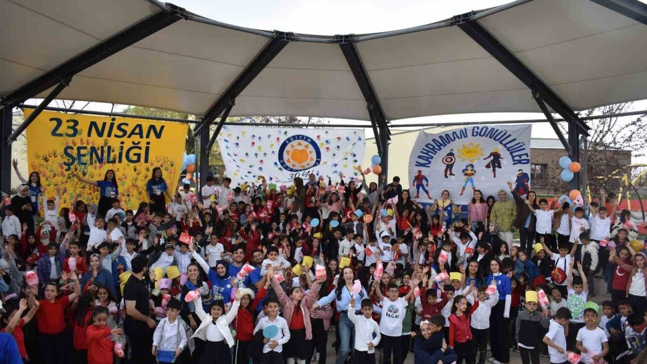 Van'da 23 Nisan coşkusu