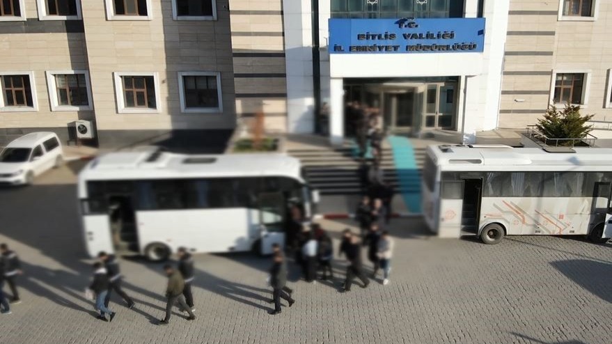 Bitlis'te ehliyet sınavında ’joker’ operasyonu: 27 organizatör tutuklandı