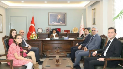 Doğubayazıt Kaymakamı Ekinci, Koltuğunu Çocuklara Devretti