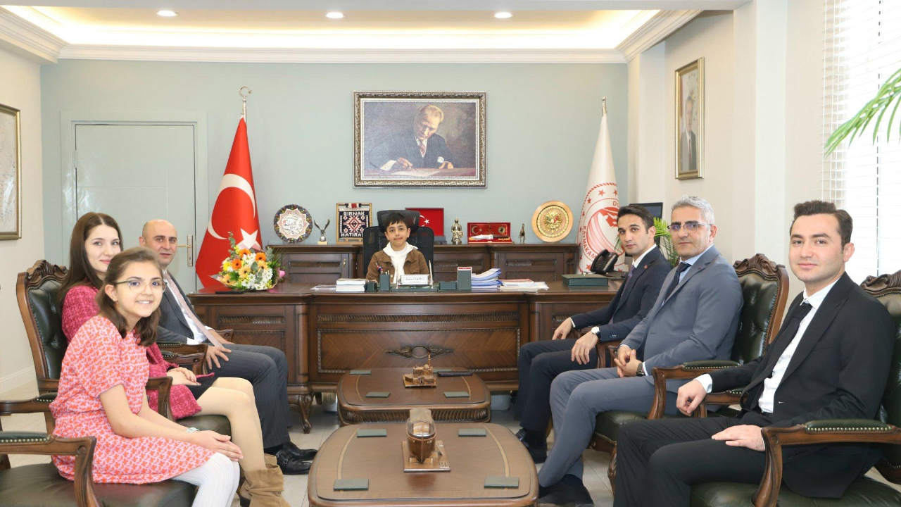 Doğubayazıt Kaymakamı Ekinci, Koltuğunu Çocuklara Devretti
