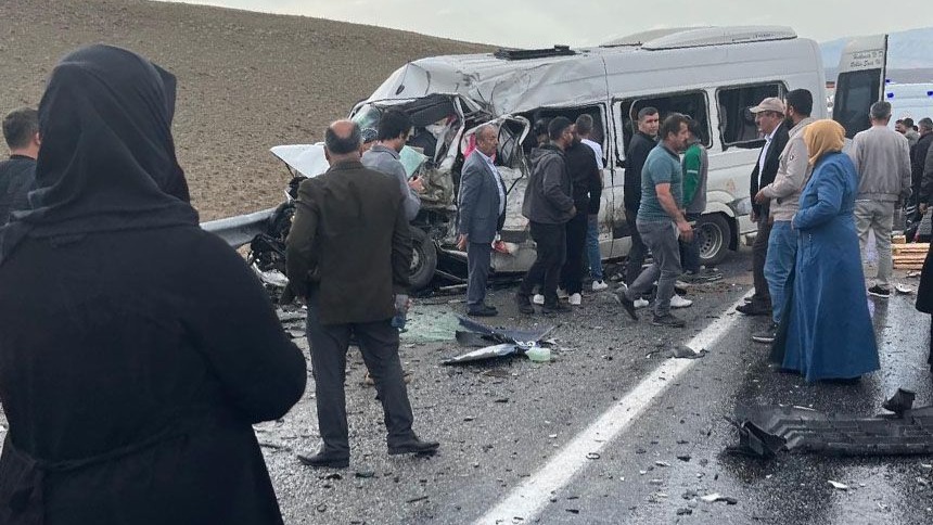 Van'da feci kaza 7 ölü, 13 yaralı
