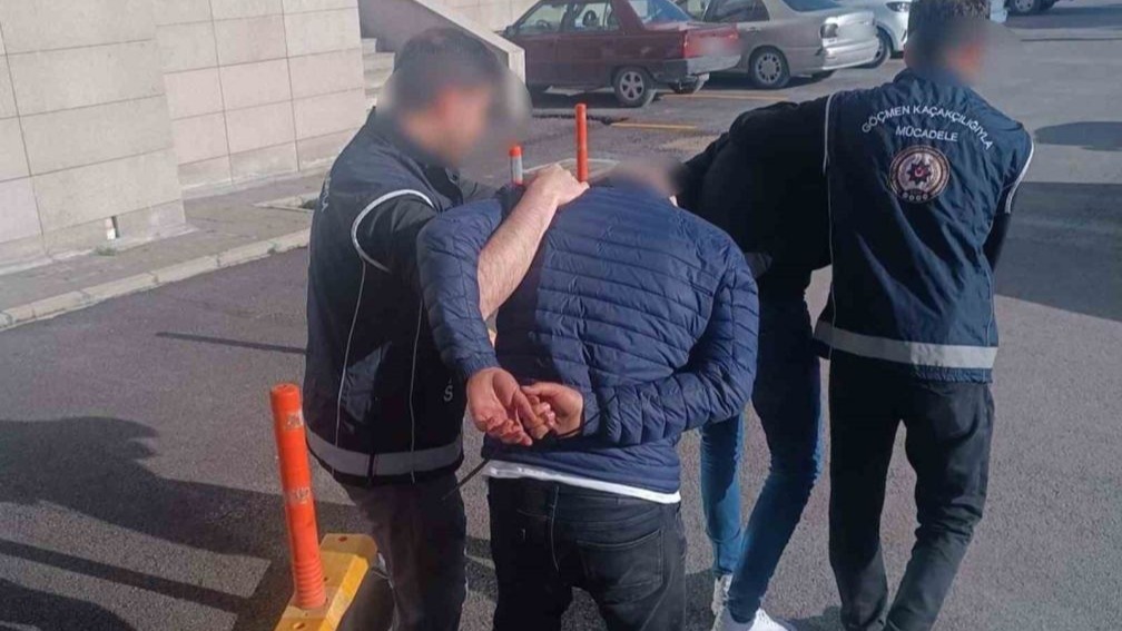Emniyet ekipleri yabancı uyruklu 5 kaçak göçmen yakaladı