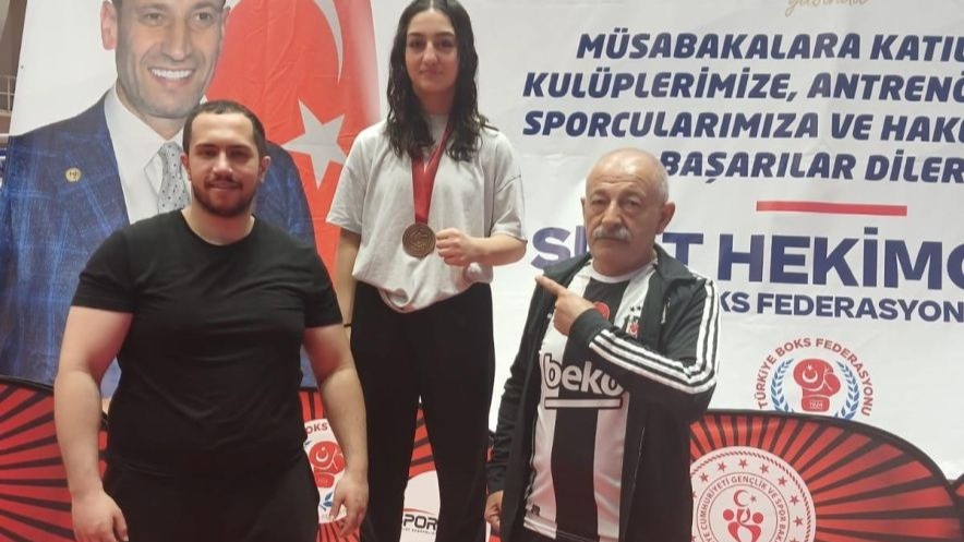 Erzincanlı Yağmur Palut Türkiye üçüncüsü oldu