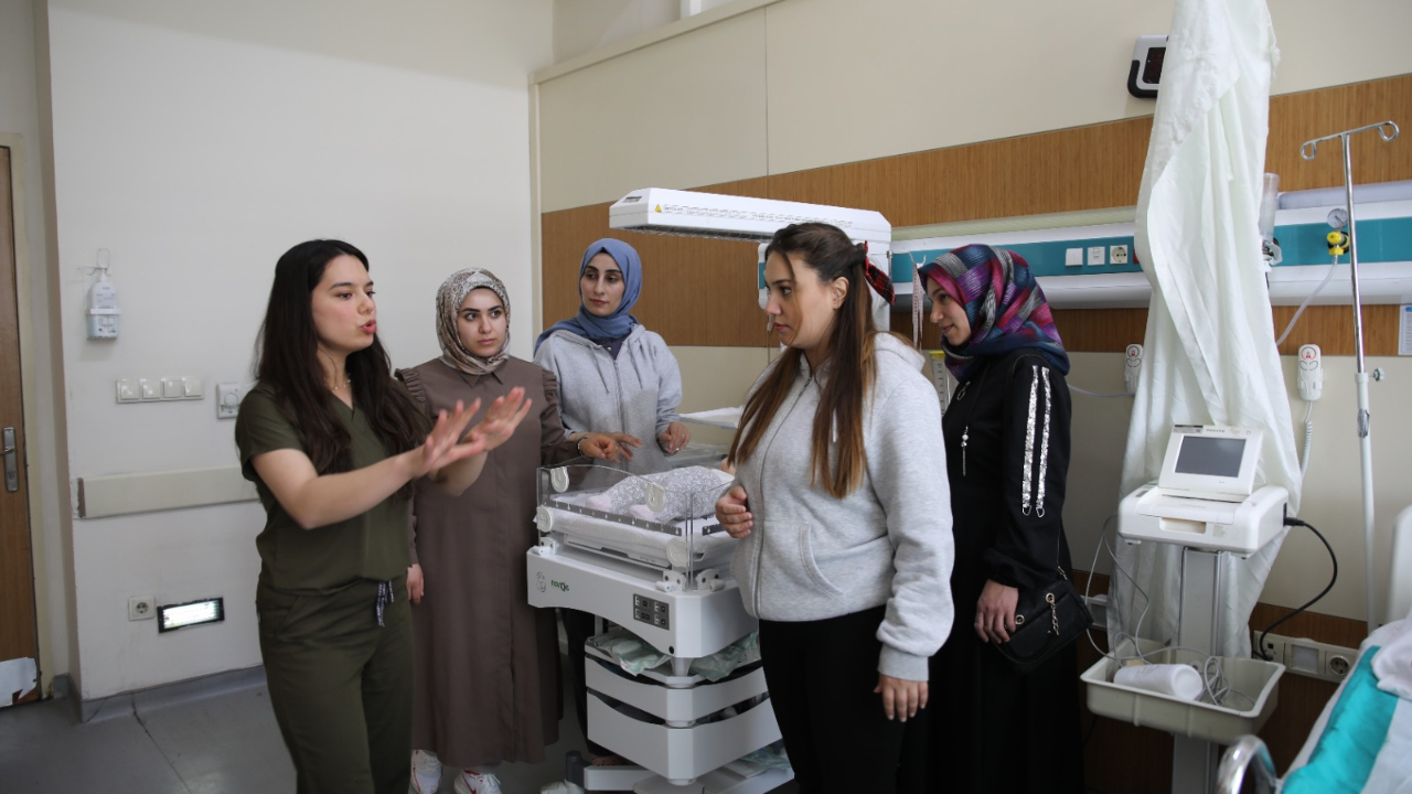 Erciş’te Anne Adayları “Gebe Okulu” ile Doğuma Hazır!