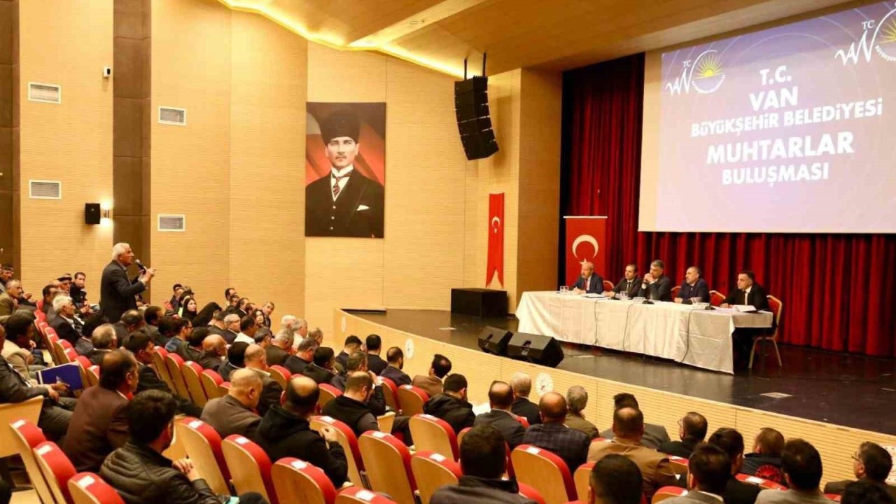 Van Büyükşehir Belediyesi Erciş muhtarları ile biraraya geldi
