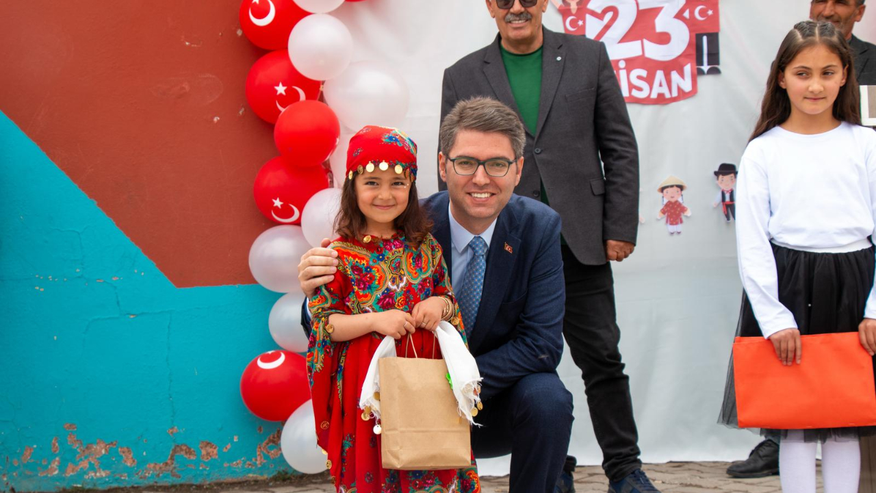 Erciş’te 23 Nisan Coşkusu Bayramlı İlkokulu’nda Kutlandı