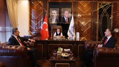 Başkan Arıkan koltuğunu minik Hacer’e devretti