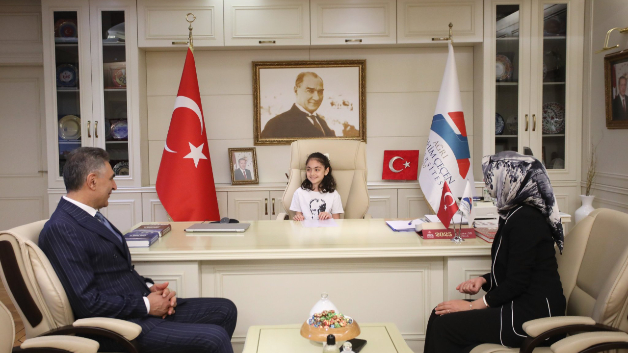 AİÇÜ’nün yeni rektörleri koltuğu devraldı