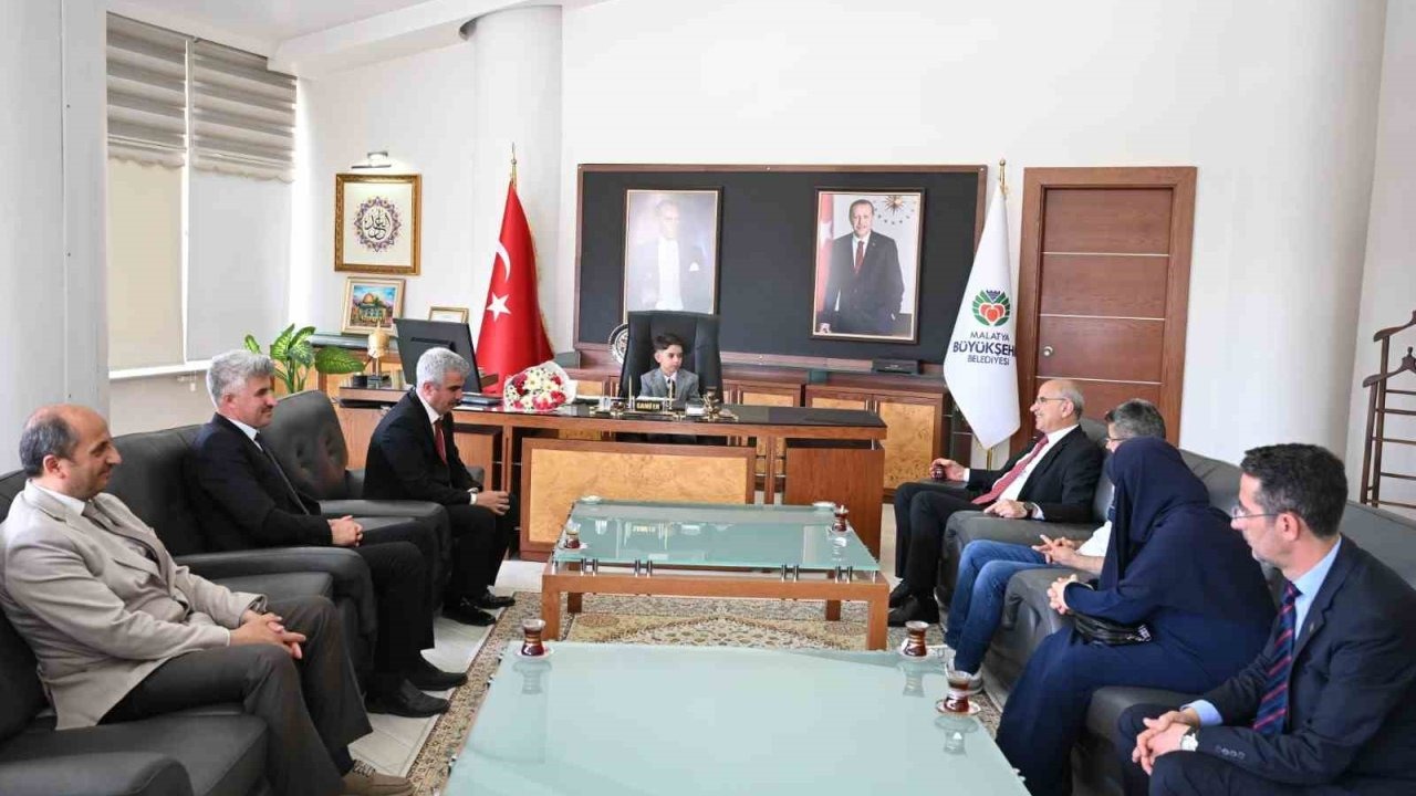 Başkan Er," Bu koltuklara hizmet bilinci ile oturulması gerekiyor"